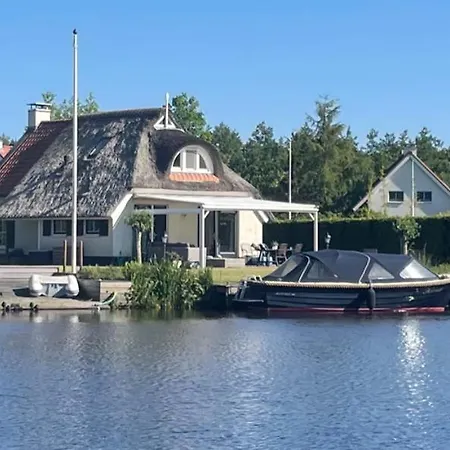 Vakantiehuis Aan Het Water In Friesland Sint Nicolaasga Exterior photo