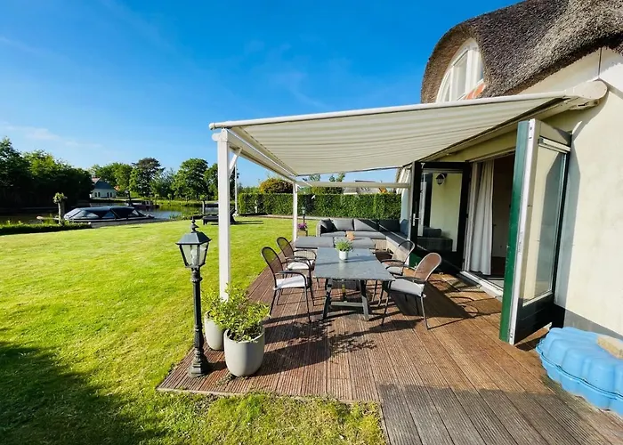 Vakantiehuis Aan Het Water In Friesland