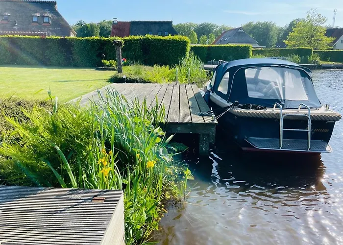 Vakantiehuis Aan Het Water In Friesland